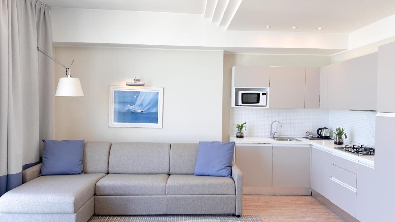 Residence Lungomare - Charming Apartments Riccione Zewnętrze zdjęcie