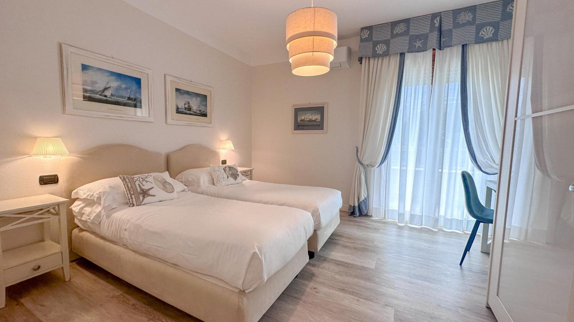 Residence Lungomare - Charming Apartments Riccione Zewnętrze zdjęcie