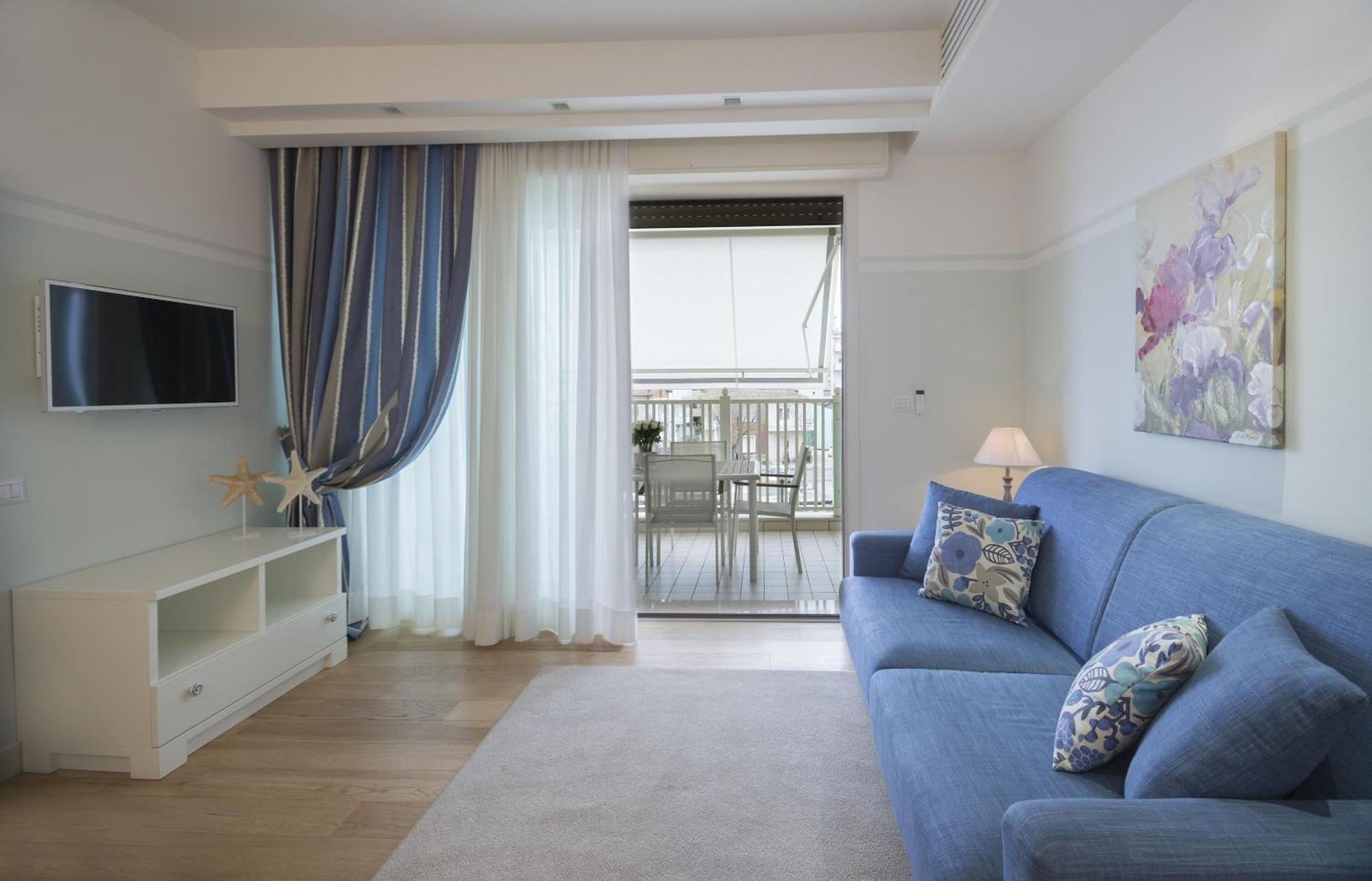 Residence Lungomare - Charming Apartments Riccione Zewnętrze zdjęcie
