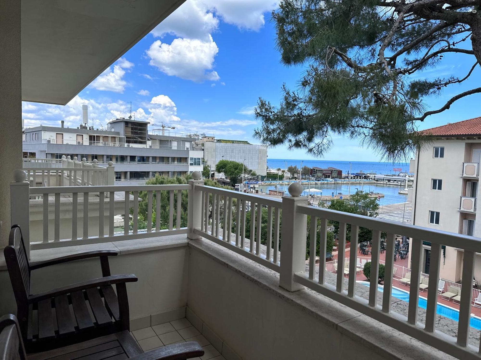 Residence Lungomare - Charming Apartments Riccione Zewnętrze zdjęcie