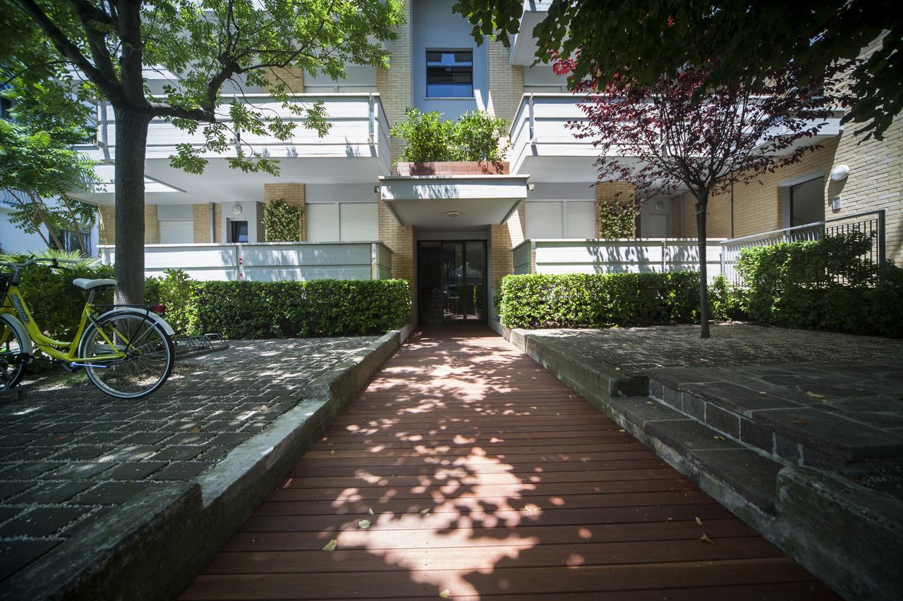 Residence Lungomare - Charming Apartments Riccione Zewnętrze zdjęcie